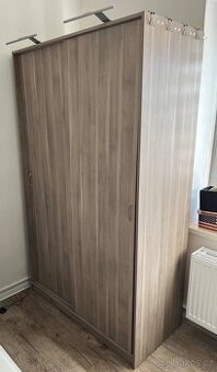 Pokoj - Skříň , stůl , postel , mini regál