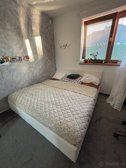 Postel s matrací