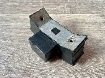Nový tvrdý silentblok 5 st. převodovky Škoda 130 ( 1 kus )