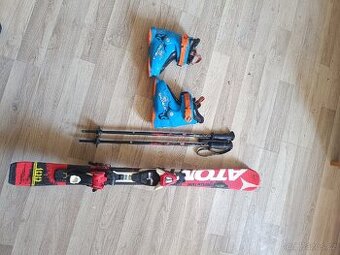 Dětský lyžařský set, cca 8 let. Lyže, boty, hůlky