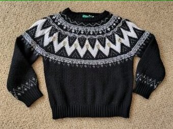 Dětský svetr zn. Benetton, s kamínky - vel. 110