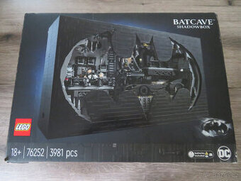 LEGO DC 76252 Batcave Shadowbox (rozložené)