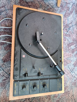 Gramofon Tesla GZ-040