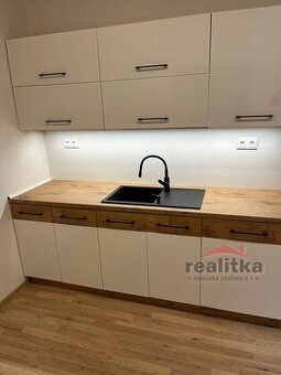 Pronájem luxusního bytu 3+1, s balkónem, 77m2, Opava, ul. Hr