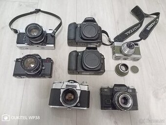 Konvolut filmových a digitálních fotoaparátů