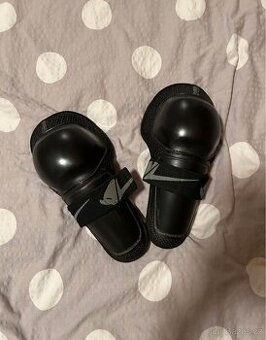 Chrániče kolen UFO