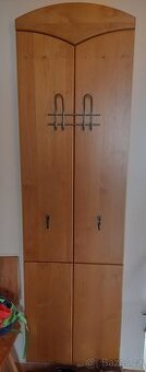 Nábytek do předsíně s velkým zrcadlem