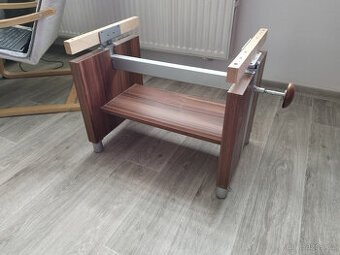 Polohovací konferenční stolek bez desky