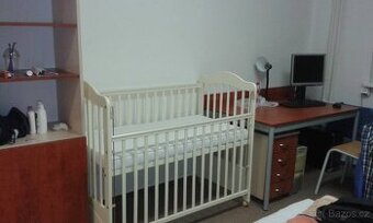 Dětská postýlka hezký stav