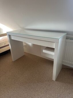 Toalení stolek Ikea malm