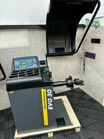 Vyvažovačka pneumatik EVO30 - poloautomat do 30”