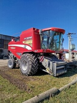 Sklízecí mlátička Laverda 306