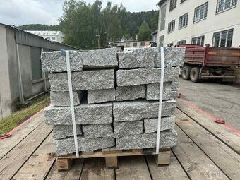 Žulové obrubníky ,,krájníky"