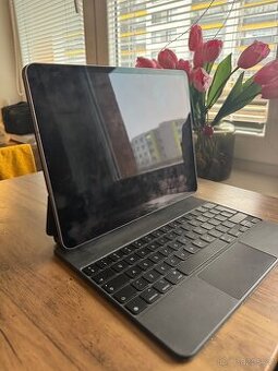 iPad Pro 12.9 + magic keyboard