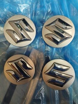 Krytka středu kola se znakem Suzuki Stříbrná