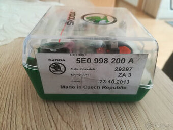 NÁHRADNÍ ŽÁROVKY A POJISTKY do auta zn. Škoda
