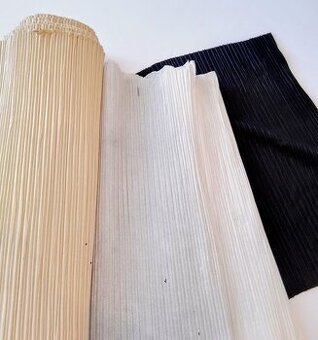 METRÁŽ PLISOVANÁ LÁTKA - ČERNÉ A ŠEDOSTŘÍBRNÉ PLISÉ