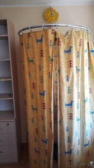 Zkušební kabinka, Vybavení prodejny