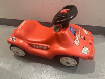 Dětské odrážedlo - červené auto