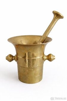 Masivní starožitný mosazný hmoždíř s originálním tloukem