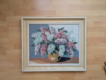 Velký vyšívaný obraz - Kytice šeříků v dekorativním rámu