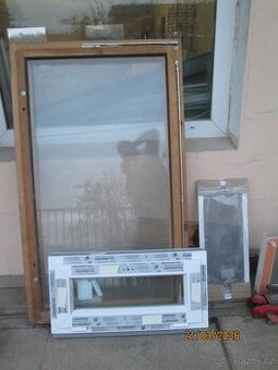 Okno dřevěné 88 x148 ,okno plastové 80 x 40 sklopné