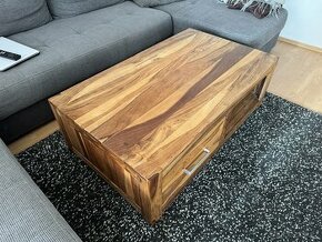 Konferenční stolek z masivního dřeva