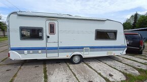 Hobby 560 Exclusive, velké lůžko, markýza