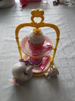 Doplňky pro princeznu Bellu.