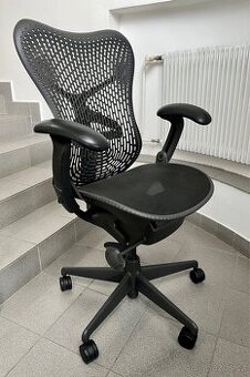 kancelářská židle Herman Miller Mirra - top stav