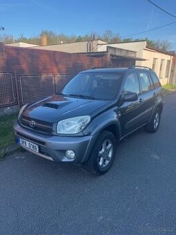 Toyota RAV 4 – spolehlivý parťák do města i do terénu