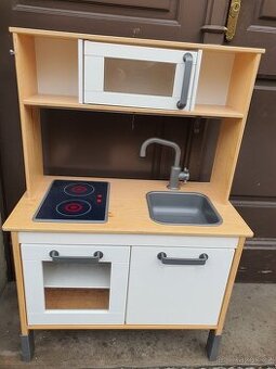 kvalitní tvořivá hračka, dřevěná kuchyňka, IKEA
