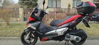 Skútr Aprilia SR MAX 300 - 1