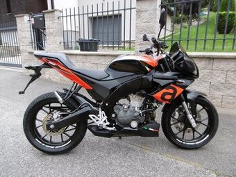 Aprilia Tuono 125 rv. 2020 11kw - otevřená, pěkná