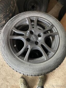 Alu kola se zimním pneu 175/65/15 Nokian suzuki Ignis