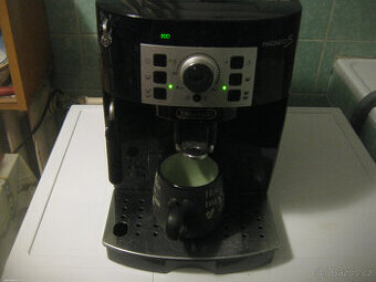 Prodám asi nefunkční kávovar DeLonghi Magnifica S