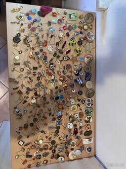 Různé druhy odznaků