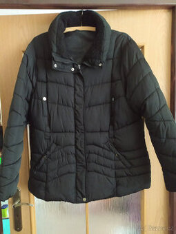 DÁMSKÁ ZIMNÍ ČERNÁ TEPLÁ BUNDA S KAPSAMI VEL.46 - 1
