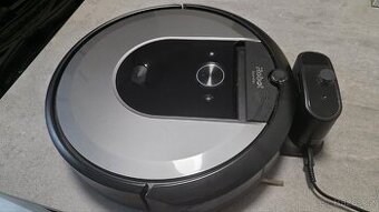 Robotický vysavač iRobot Roomba i7