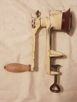 mlýnek na mák litinový