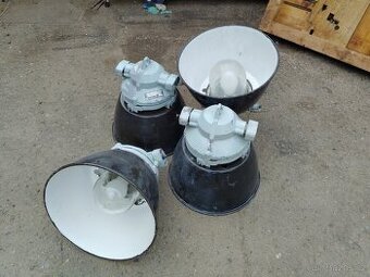 Staré industriální lampy