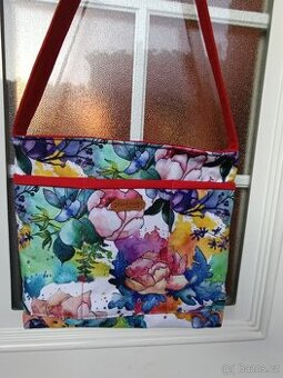 Kabelka ruční práce akvarel červená