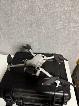 DJI Mini 4 Pro Fly More Combo