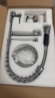 Dřezová baterie kuchyňská se 2 krky a flexibilní hadicí šedá