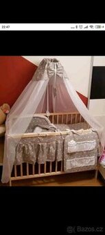 Dětská dřevěná postýlka+příslušenství