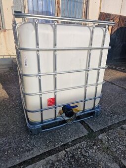Prodám nádrže IBC 600L a 1000L. Cena 1500,-Kč za kus.