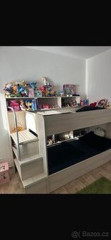 Dětská dvoupatrová postel