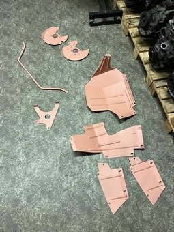 Škoda - plechy motoru, brzd, výfuku a stabilizátor