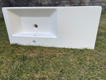 Obdélníkové umyvadlo s odkládací plochou