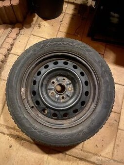 Plechové disky 16” 5x114,3 a zimní pneu 205/60/R16 Toyota